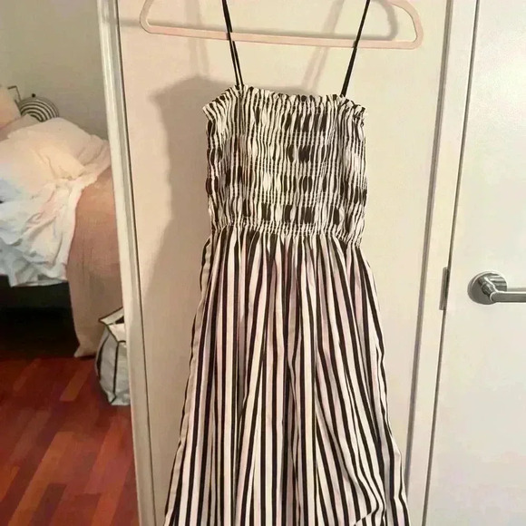 BOUTIQUE black white striped smocked dress - Picture 5 of 7